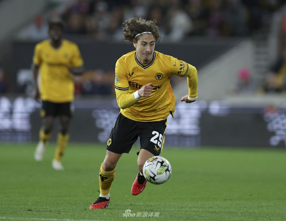 在绿茵场上 在绿茵场上