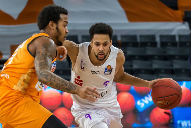 程面带笑容 程面带笑容